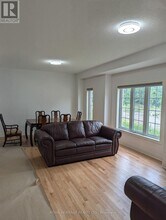 676 Fleetwood Dr in Oshawa, ON - Building Photo - Building Photo