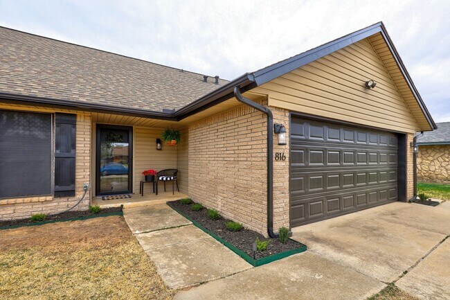 816 N Briarcliff Dr in Oklahoma City, OK - Building Photo - Building Photo
