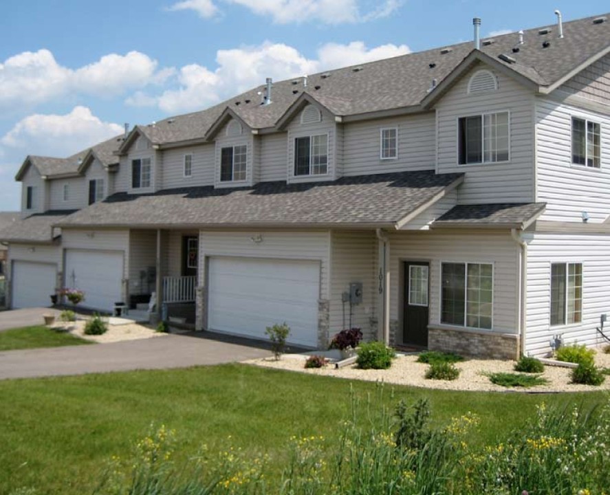 Pineview Townhomes in Pine Island, MN - Foto de edificio