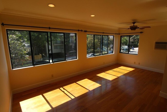 819 N Sweetzer Ave in West Hollywood, CA - Building Photo - Building Photo