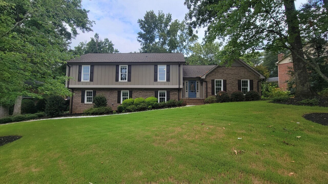 120 Cherrywood Trail in Greer, SC - Building Photo