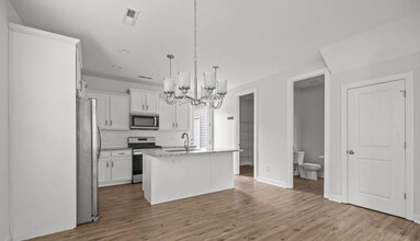 2821 Shamrock Dr in Charlotte, NC - Building Photo - Building Photo