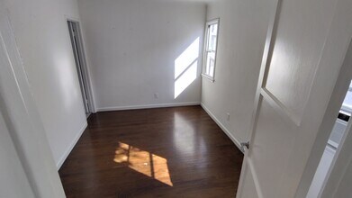 920 N Hayworth Ave, Unit 920 (right hand side) in West Hollywood, CA - Foto de edificio - Building Photo