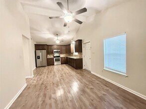 140 Huisache St in Lake Jackson, TX - Building Photo - Building Photo