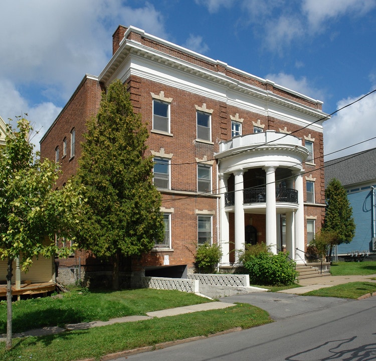 1222 Kemble St in Utica, NY - Building Photo