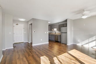 6905 67th St, Unit 103 in Kenosha, WI - Building Photo - Building Photo