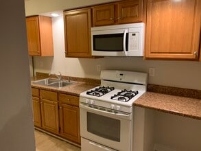 279 Oak Dr, Unit 279 in Coraopolis, PA - Building Photo - Building Photo