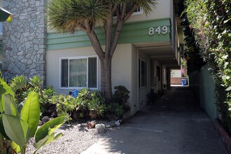849 S Holt Ave in Los Angeles, CA - Foto de edificio - Building Photo