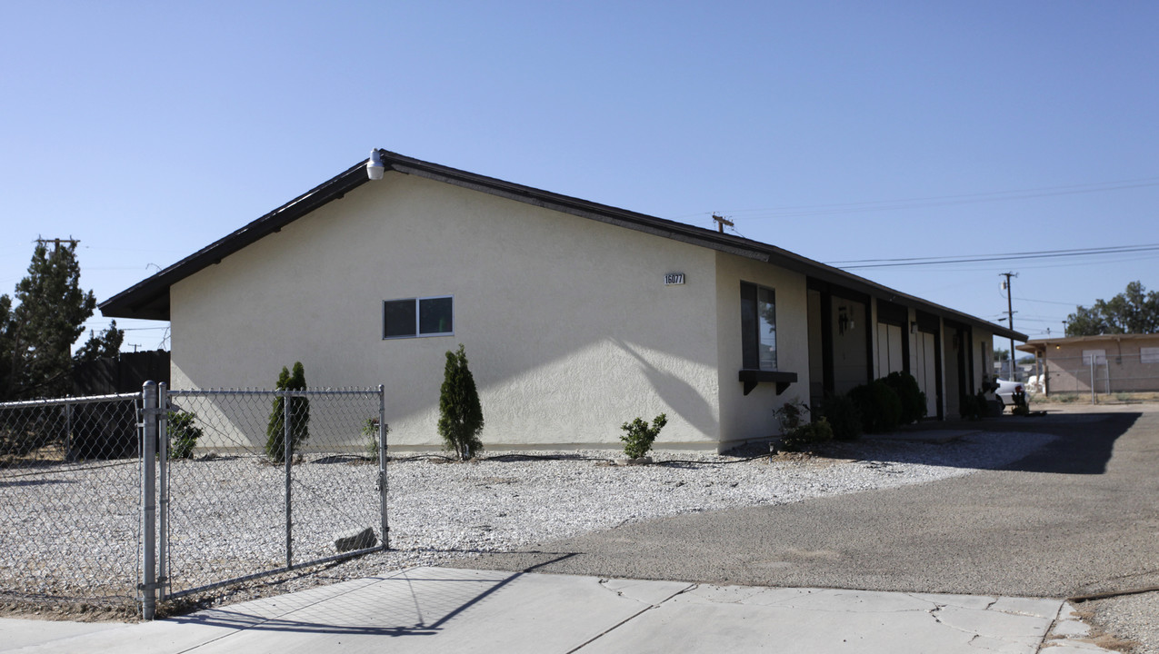 16077 Juniper St in Hesperia, CA - Building Photo