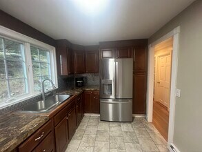 25 Grey Rock Rd in Bridgeport, CT - Building Photo - Building Photo
