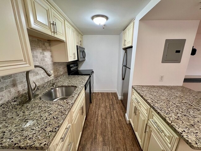 244 Beacon St, Unit 2 in Boston, MA - Building Photo - Building Photo