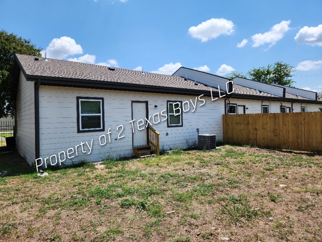 101 N Pecan St in Leonard, TX - Building Photo - Building Photo