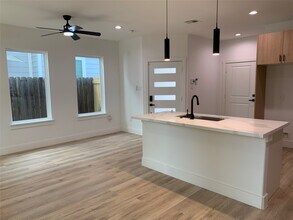 9026 Scott St in Houston, TX - Building Photo - Building Photo