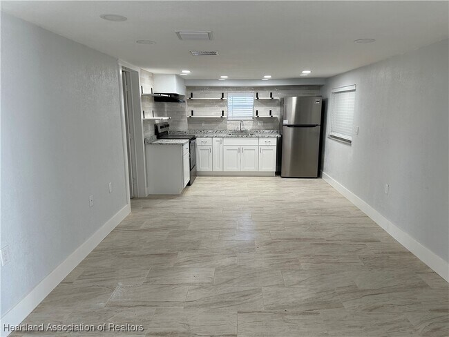 249 S Commerce Ave in Sebring, FL - Building Photo - Building Photo