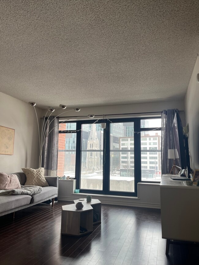property at 450 Saint-Antoine Rue E