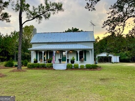 1663 Thompson Ln in Statesboro, GA - Building Photo