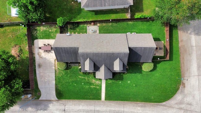 1603 Dove Run in Brookshire, TX - Building Photo - Building Photo