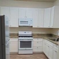 21 Willowood Dr in Oakdale, CA - Building Photo