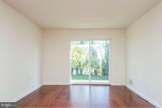 326 Hermit St in Philadelphia, PA - Building Photo - Building Photo