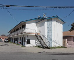 10033 Flora Vista St, Unit #2 in Bellflower, CA - Building Photo