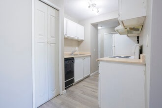 Windsor Green in Calgary, AB - Building Photo - Interior Photo