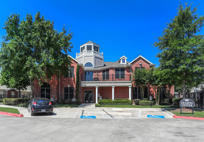 The Villas in the Pines in Houston, TX - Building Photo - Building Photo