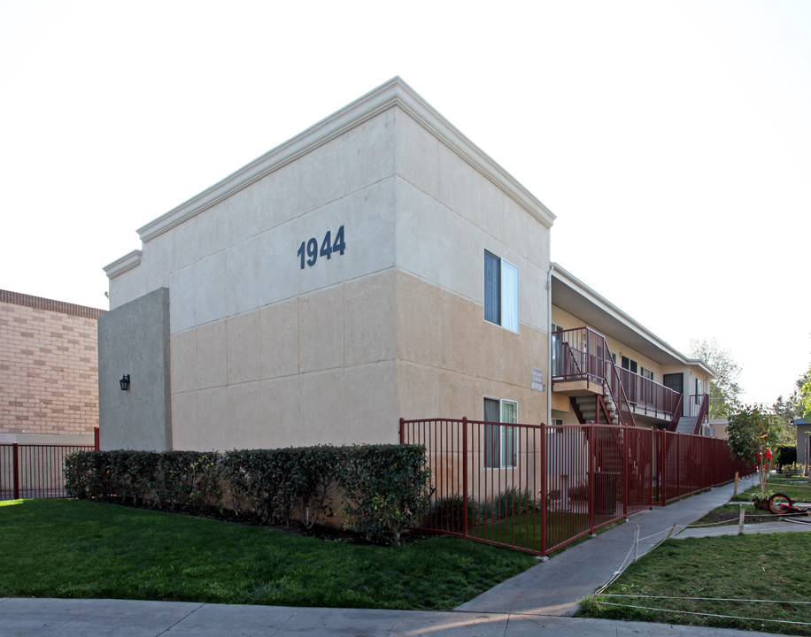 1944 E Wilson Ave in Orange, CA - Building Photo