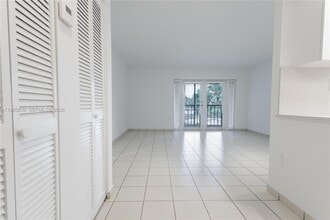 9405 W Flagler St in Miami, FL - Building Photo - Building Photo