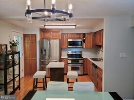 303 Gundry Dr in Falls Church, VA - Building Photo