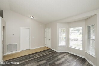 933 Carver Rd SE in Palm Bay, FL - Building Photo - Building Photo