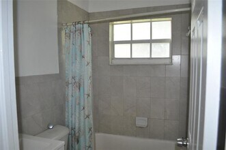 6425 SW 25th St in Miramar, FL - Building Photo - Building Photo