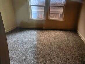 735 E Mitchell Ave, Unit 2nd floor in Cincinnati, OH - Foto de edificio - Building Photo