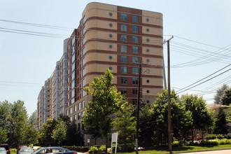 The Watermark in North Bergen, NJ - Building Photo - Building Photo