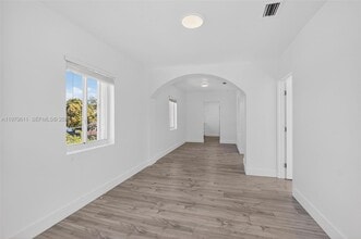 1801 SW 5th St in Miami, FL - Building Photo - Building Photo