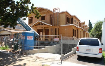 352 W Lexington Dr in Glendale, CA - Building Photo - Building Photo