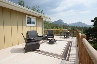 1821 Raven Ave in Estes Park, CO - Building Photo - Building Photo