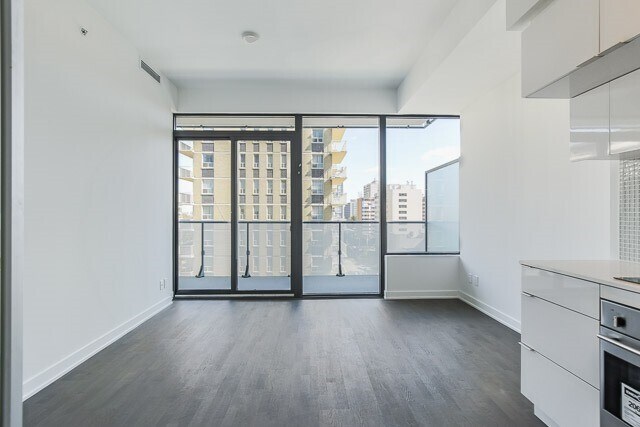 185-1185 Roehampton Ave in Toronto, ON - Building Photo - Building Photo