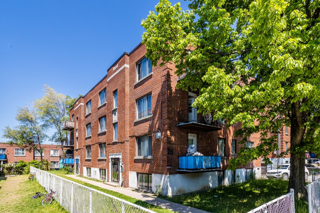 4641-4651 Barclay Av in Montréal, QC - Building Photo