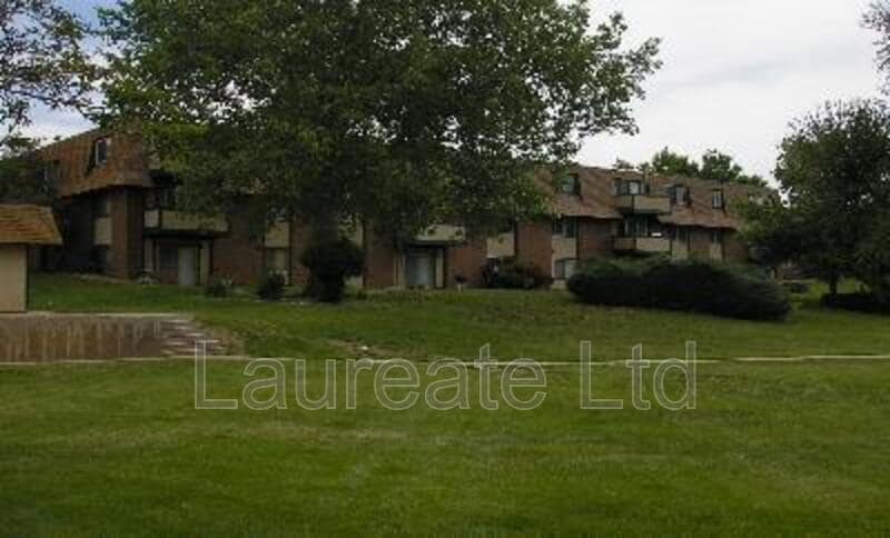 280 E Highline Cir in Centennial, CO - Building Photo