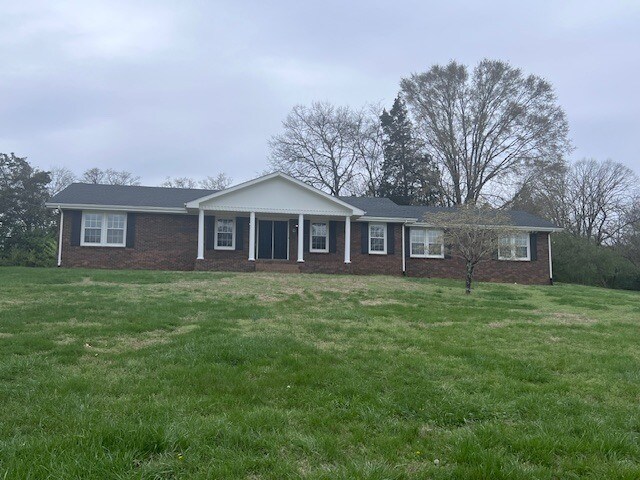 124 Country Club Dr in Hendersonville, TN - Building Photo