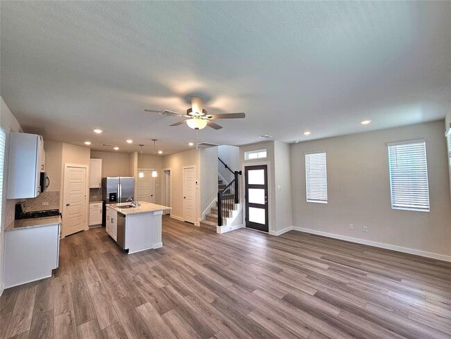 3007 Valley Peak Dr