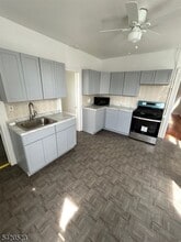 222 Inslee Pl, Unit 2 in Elizabeth, NJ - Building Photo - Building Photo