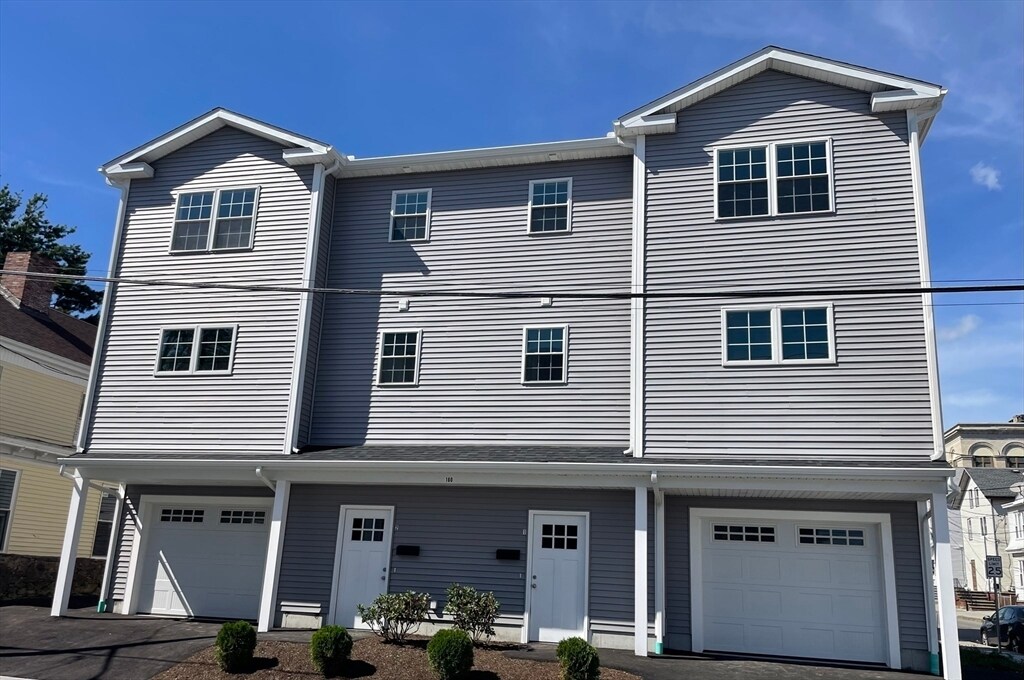 160 Franklin St in Fall River, MA - Building Photo