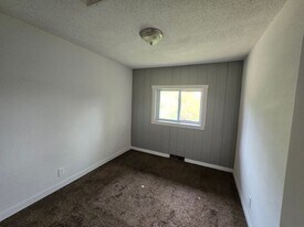 7120 SW Woodcroft Way in Topeka, KS - Building Photo