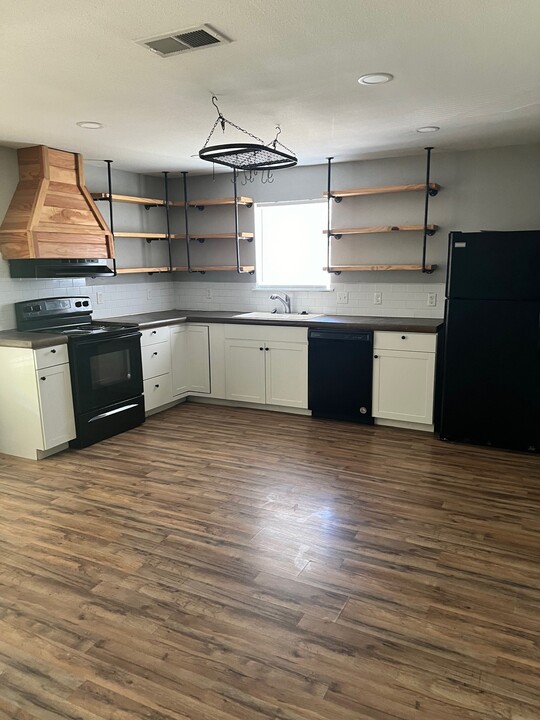 808 Edmondson St in Greenville, TX - Building Photo