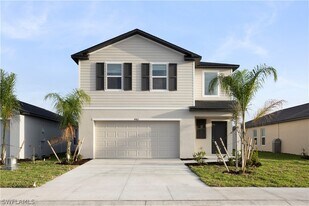 4083 San Felice Ln in North Fort Myers, FL - Building Photo