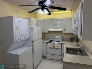 8540 Chevy Chase Dr in Boca Raton, FL - Building Photo - Building Photo