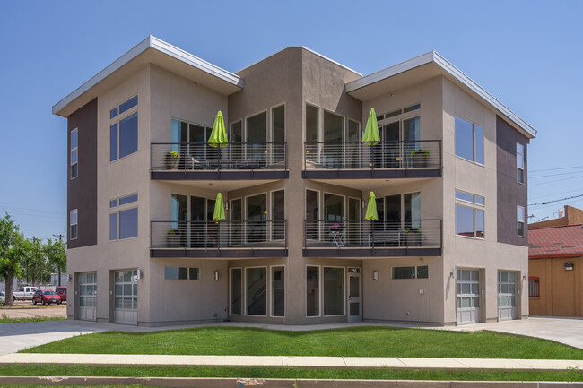 210 Pueblo Ave, Unit 302 in Colorado Springs, CO - Foto de edificio - Building Photo