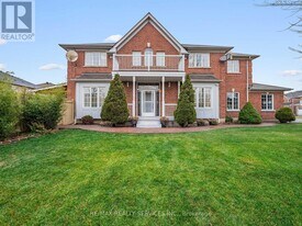 1 Pilgrim Pl in Brampton, ON - Building Photo