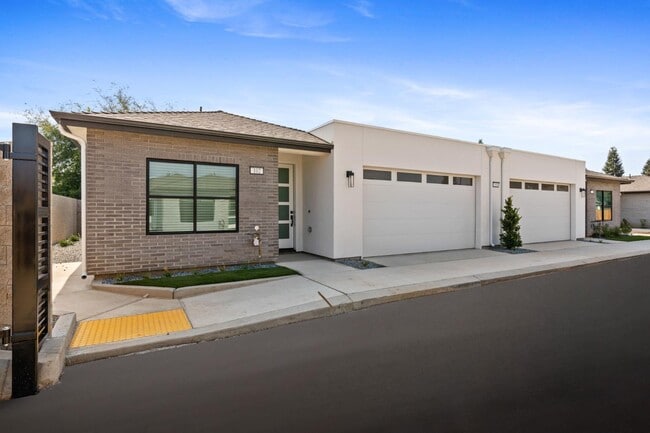 2806 E Alluvial Ave in Fresno, CA - Building Photo - Building Photo